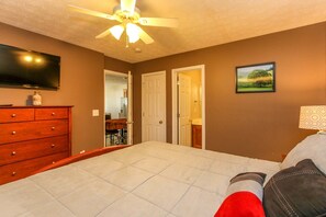 2 habitaciones, tabla de planchar con plancha, wifi y ropa de cama 