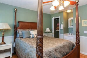 4 habitaciones, tabla de planchar con plancha, wifi y ropa de cama