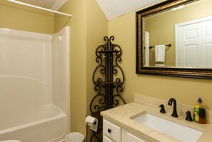 Shower, hair dryer, towels - House #05 Reel'M Inn (No Pets) Private Pier (Leesburg)