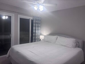 5 bedrooms, iron/ironing board, WiFi, bed sheets - House #16 - Weiss Decision - (No pets) Lake View (Leesburg)