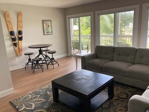 Tv, eldstad, tv-spel och dvd-spelare