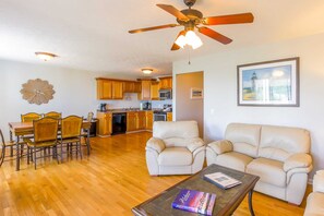 TV, offices - House # 29 -Castaway (Pet Friendly) (Leesburg)