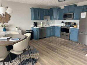Fridge, microwave, oven, stovetop - House # 29 -Castaway (Pet Friendly) (Leesburg)