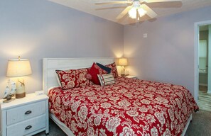 5 bedrooms, iron/ironing board, WiFi, bed sheets - House# 30 Endless View Not Pet-Friendly (Leesburg)