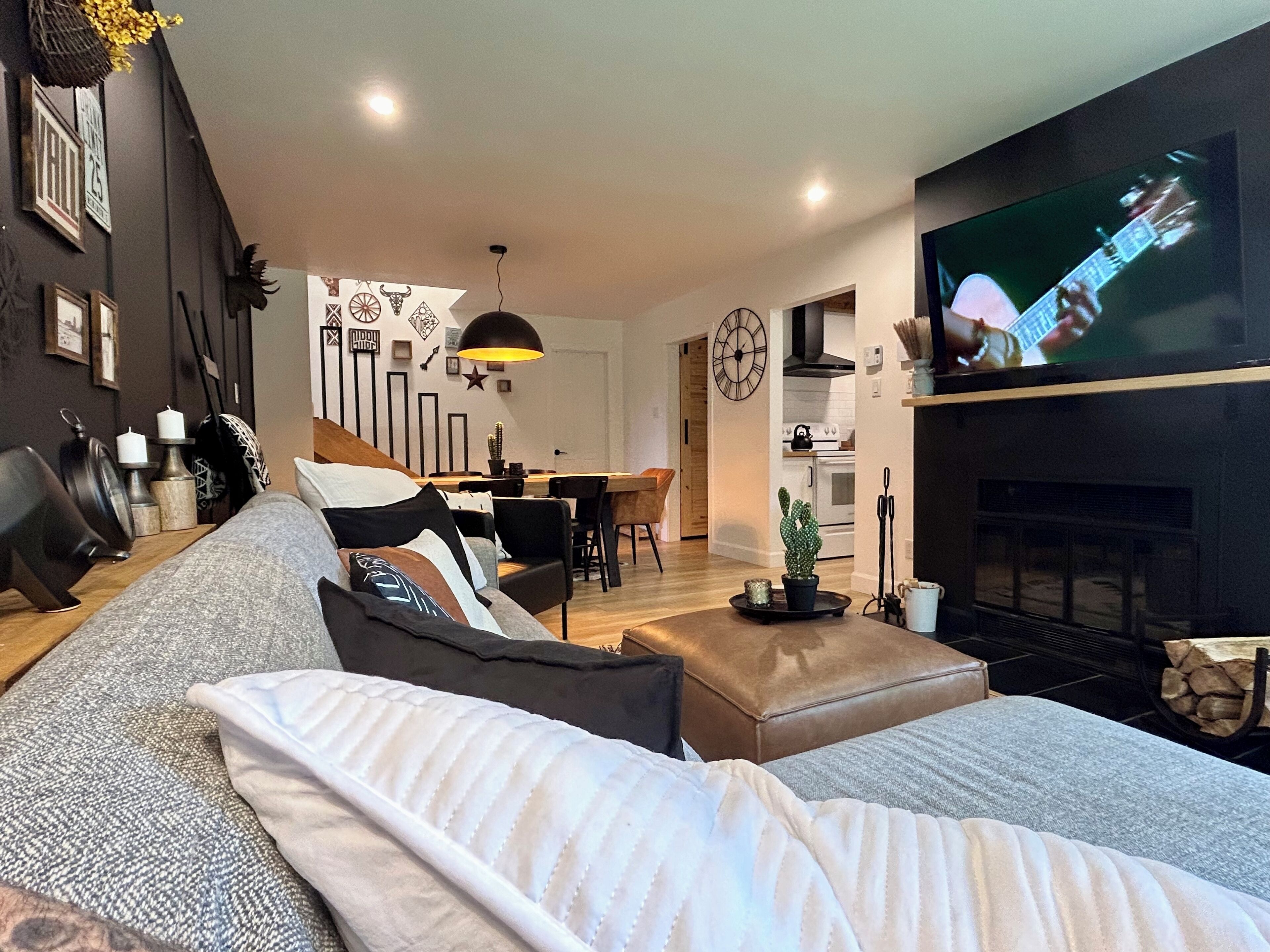 Smart TV, chimenea y videojuegos 