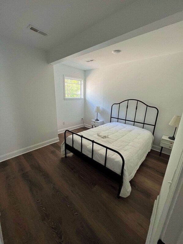 6 makuuhuonetta, silitysrauta/-lauta, Wi-Fi, vuodevaatteet