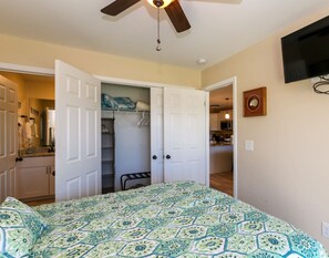 Unclassified image, 4 of 22, button - House # 47 Happily Ever After (No Pets) (Leesburg)