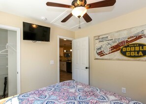 2 bedrooms, WiFi, bed sheets - House # 47 Happily Ever After (No Pets) (Leesburg)