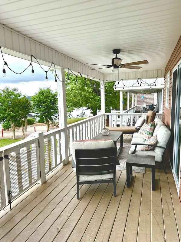 Outdoor dining - House# 50 Home Away Home (No pets) (Leesburg)