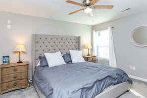 3 bedrooms, iron/ironing board, WiFi, bed sheets - House #53 Flip Flop Inn (no pets) (Leesburg)