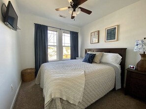 3 多间卧室、办公桌、熨斗/熨衣板、旅行婴儿床