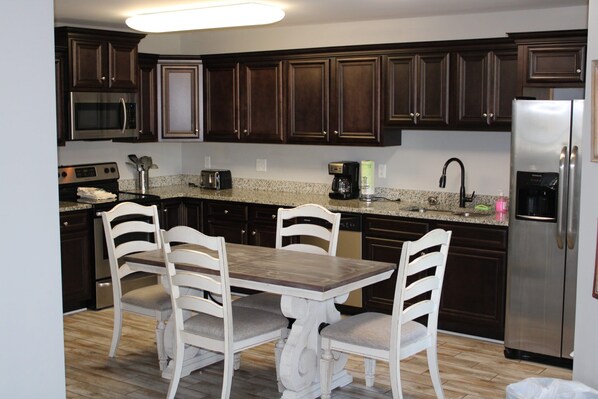 Fridge, microwave, oven, stovetop - House #57 Fountains of Fun (no pets) (Leesburg)