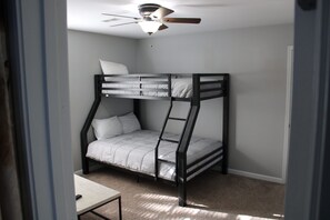 3 bedrooms, iron/ironing board, WiFi, bed sheets - House #57 Fountains of Fun (no pets) (Leesburg)