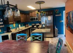 Fridge, microwave, oven, stovetop - House #58 Lake Life pet friendly (Leesburg)