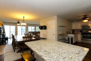 Dining - House # 09 Weiss So Blue (no pets) private pier (Leesburg)