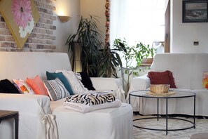 تلفزيون، مدفأة، كرة قدم الطاولة، تنس طاولة