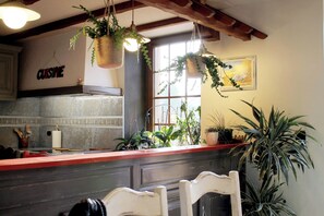 المنشأة من الداخل