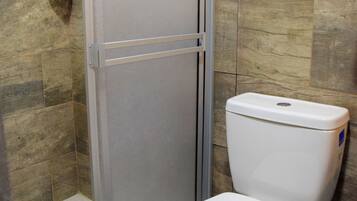 Family Triple Room | Bathroom | Shower, towels, soap, shampoo