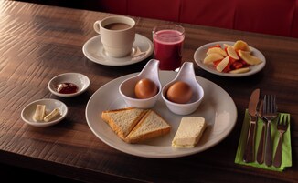 Café da manhã feito na hora grátis todos os dias