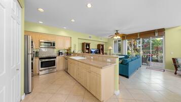Condo, Multiple Beds (Kona Sea Ridge#X1) | Private kitchen | Paper towels