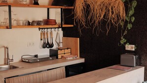 Comfort Chalet, Pool View | Private kitchen | Mini-fridge, electric kettle - Herdade da Maceira  (Odemira)