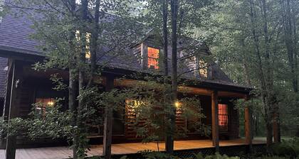Secluded family-friendly lake house in the woods
