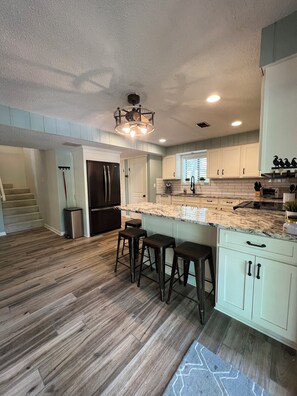 Private kitchen - Lakefront House quiet cove, w/dock, close to Captain Ron's & The Cave. (Camdenton)