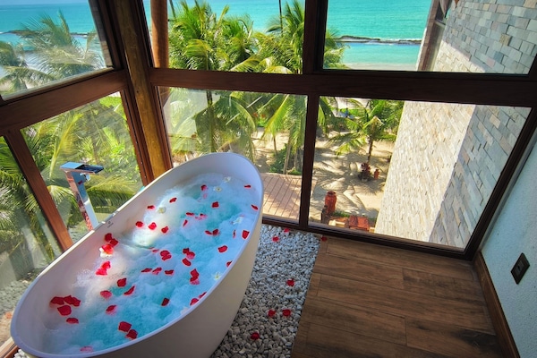 Quarto casal superluxo, vista para o mar | Cofres nos quartos, individualmente decorados