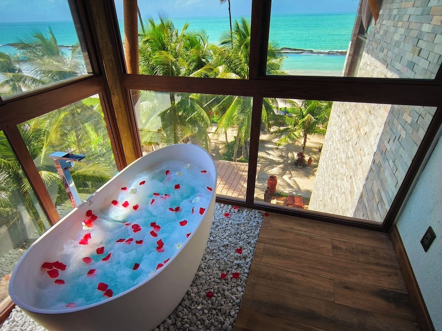 Caja de seguridad en la habitación y decoración personalizada