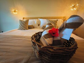 Deluxe Double Room, Sea View | In-room safe, individually decorated, individually furnished