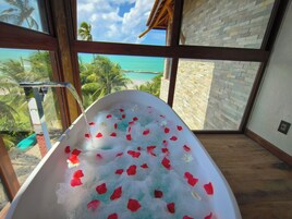 Caja de seguridad en la habitación y decoración personalizada 