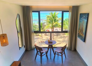 プレミアム ダブルルーム シービュー | セーフティボックス (室内)、客室ごとに異なる装飾、客室ごとに異なるインテリア、遮光カーテン