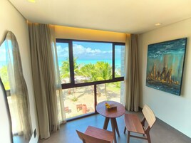 Caja de seguridad en la habitación y decoración personalizada 