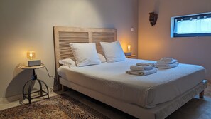 3 bedrooms, iron/ironing board, free WiFi, bed sheets - Fabulous air-conditioned barn conversion with three ensuite bedrooms (sleeps 8) (SOYAUX)