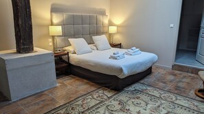 3 bedrooms, iron/ironing board, free WiFi, bed sheets - Fabulous air-conditioned barn conversion with three ensuite bedrooms (sleeps 8) (SOYAUX)