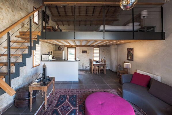 TV, ping pong - Chic and spacious self-catered loft cottage, ideal for work or romantic getaway (SOYAUX)