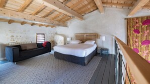 1 bedroom, iron/ironing board, WiFi (free), bed sheets - Chic and spacious self-catered loft cottage, ideal for work or romantic getaway (SOYAUX)