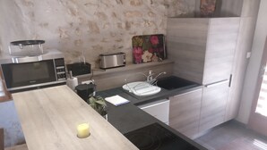 A modern kitchen with a microwave, toaster, sink, and a small refrigerator. - Chic and spacious self-catered loft cottage, ideal for work or romantic getaway (SOYAUX)