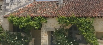 Intimate self-catered cottage loft ideal for work or getaway. With shared pool.