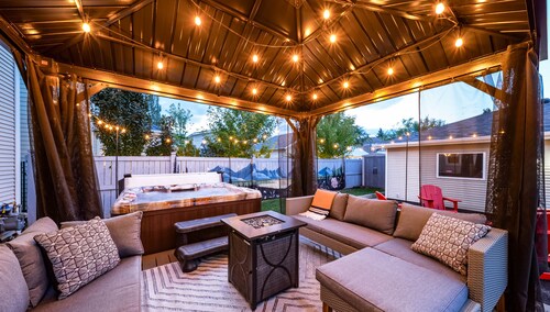 Nordic Spa Retreat - Hot Tub - King Bed - Firepit - BBQ!