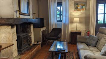 TV, fireplace, books, offices
