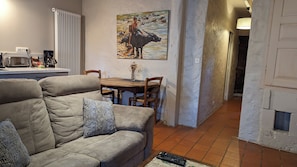 Living area - Warm one-bedroom, one floor, self-catered cottage with gated garden (SOYAUX)
