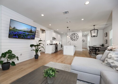 New Braunfels Get Away - Farm Haus 8 minutes from Gruene/Downtown