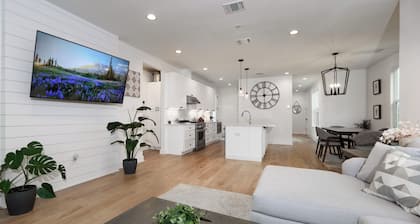 New Braunfels Get Away - Farm Haus 8 minutes from Gruene/Downtown