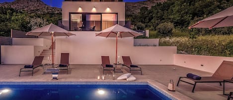 Outdoor pool, a heated pool