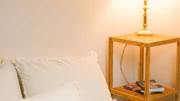 2 bedrooms, desk, WiFi, bed sheets