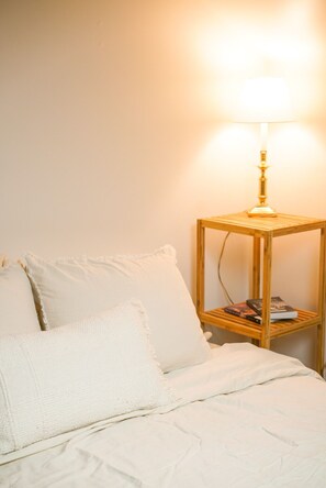 2 bedrooms, desk, WiFi, bed sheets - Winery & Vineyard Loft with 1000+ acres of hiking. Farm with Goats & Horses (Nottingham)