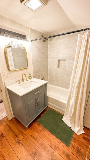 Towels, soap, shampoo, toilet paper