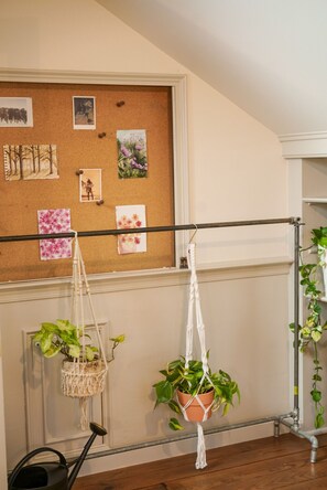 Interior - Winery & Vineyard Loft with 1000+ acres of hiking. Farm with Goats & Horses (Nottingham)