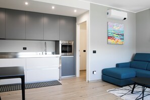 TV - Casa del lago - One Bedroom Apartment, Sleeps 4 (oggebbio)